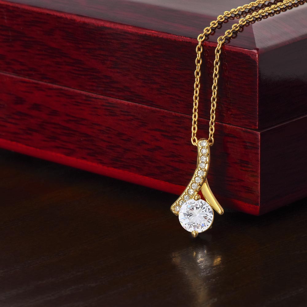 ALLURING BEAUTY NECKLACE